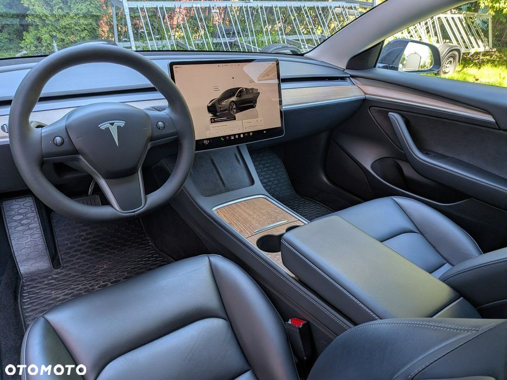 Tesla Model 3 - 21