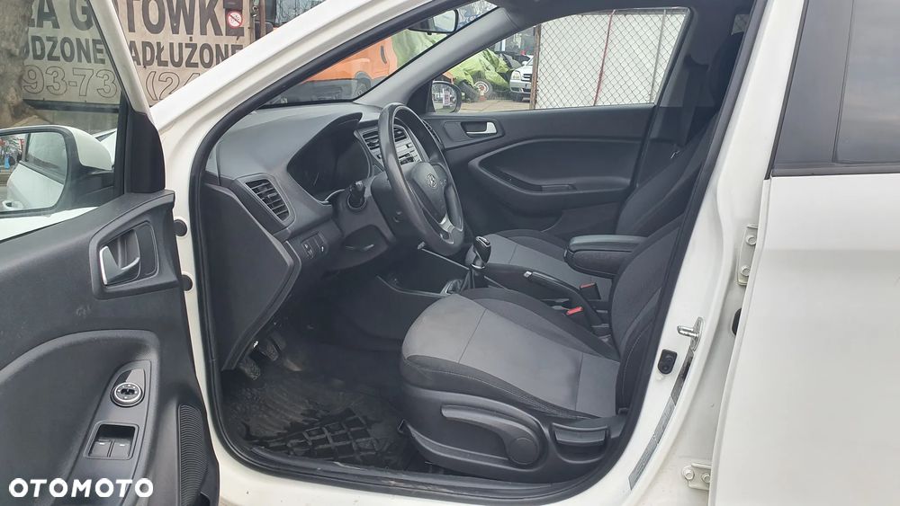 Hyundai i20 1.1 CRDi Classic + - 6
