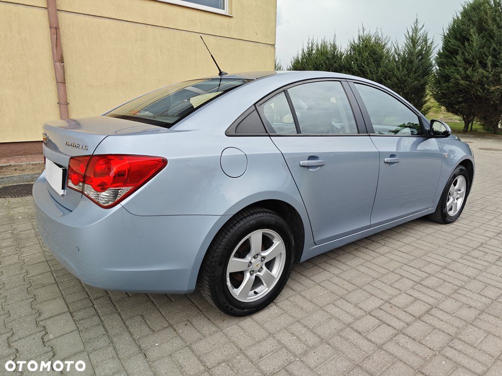 Chevrolet Cruze - 12