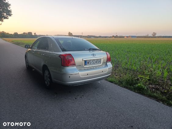 Toyota Avensis 2.0 D-4D Luna - 4