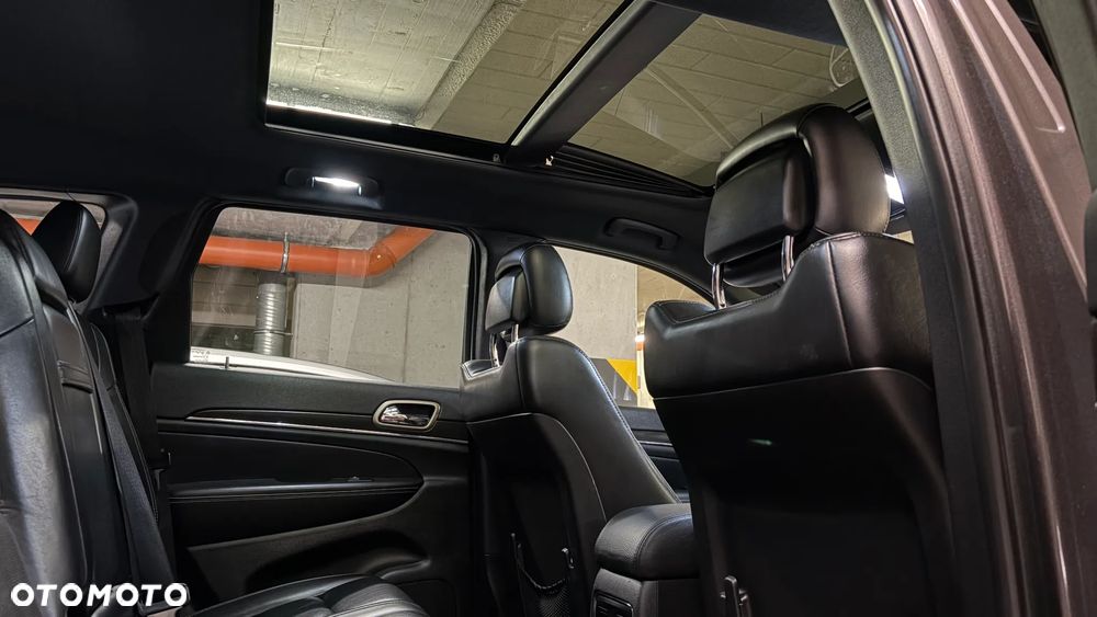 Jeep Grand Cherokee - 12