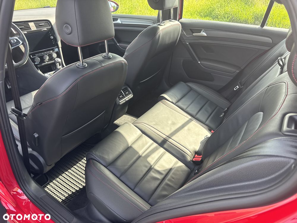 Volkswagen Golf - 11