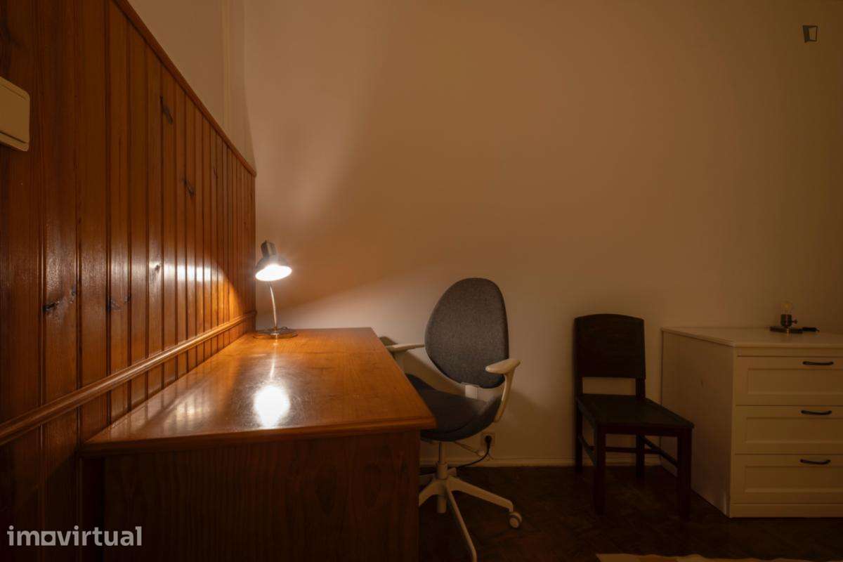 Quarto - localizado em Linda-a-Velha Lisbon - Grande imagem: 3/24