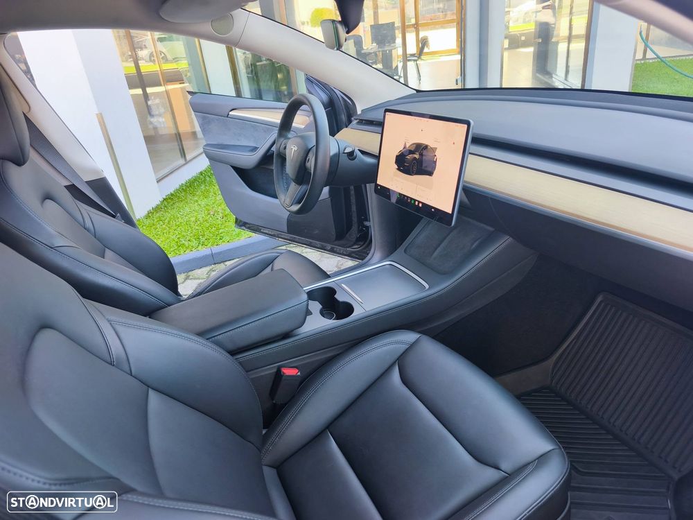 Tesla Model Y Performance Dual Motor AWD - 9