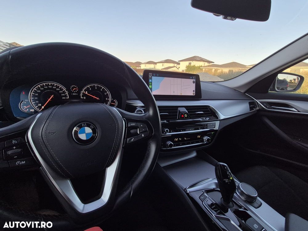 BMW Seria 5 520i AT - 10