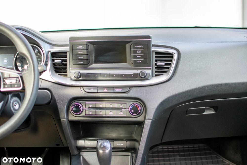 Kia Ceed - 10