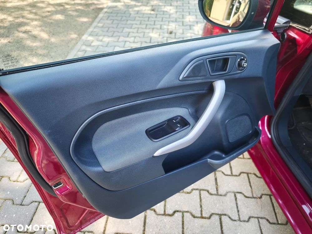 Ford Fiesta 1.25 Champions Edition - 22