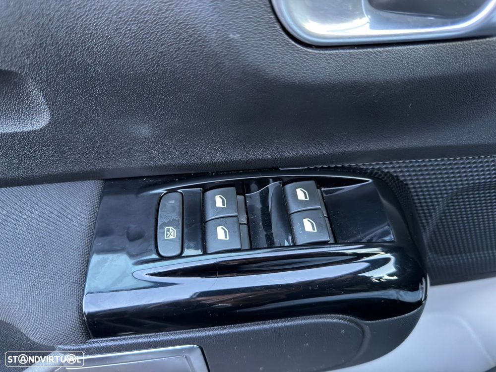 Citroën C3 1.2 PureTech Shine - 32