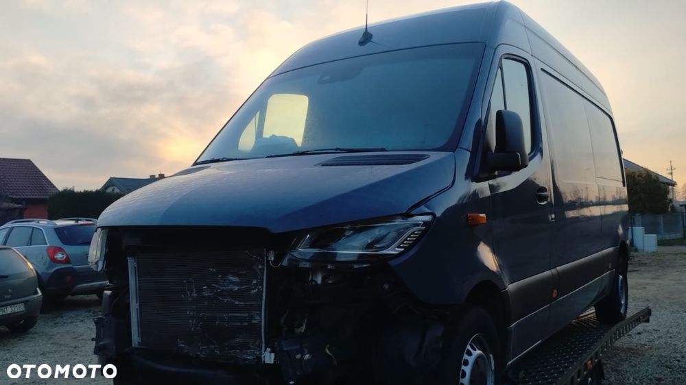 Mercedes-Benz Sprinter - 13