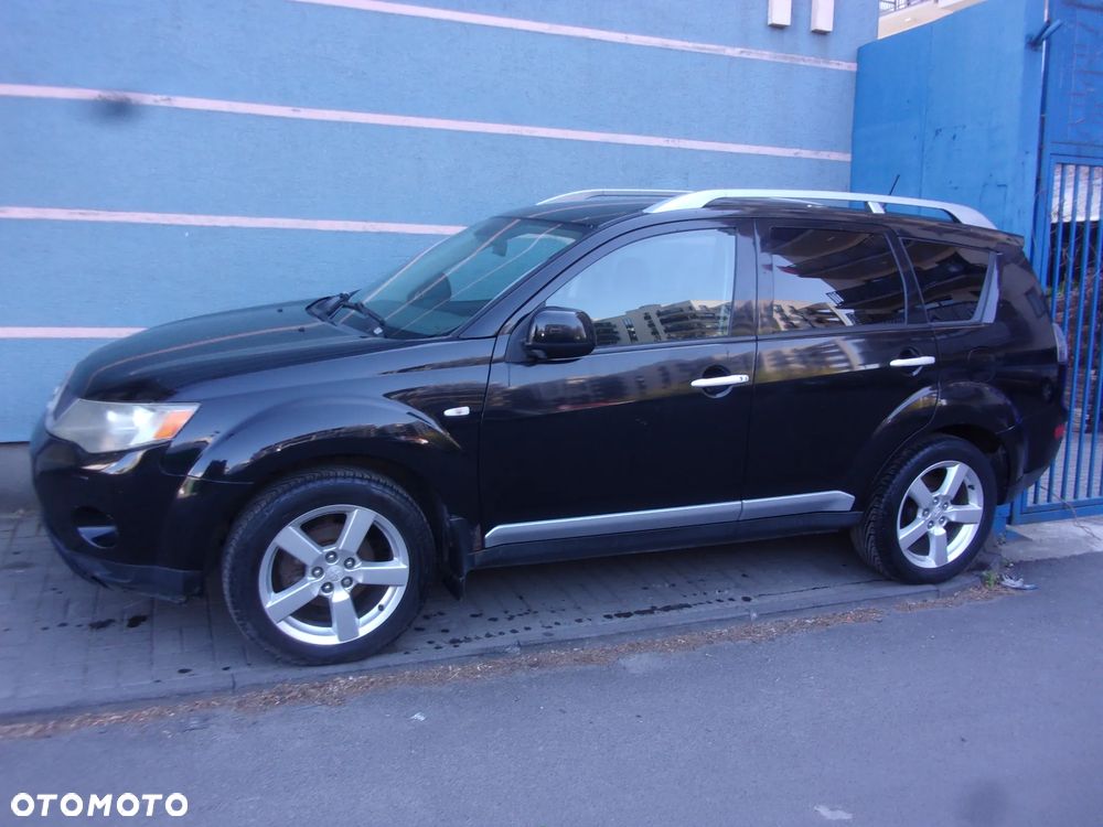 Mitsubishi Outlander - 11