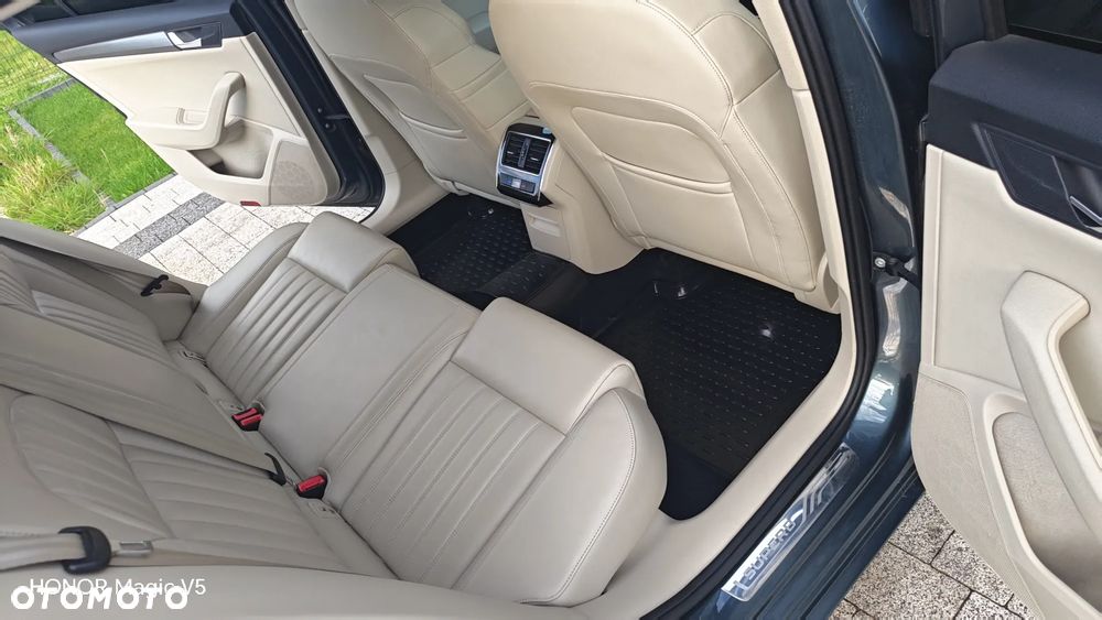Skoda Superb 2.0 TDI DSG Premium Edition - 19