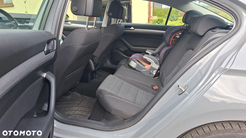 Volkswagen Passat - 23