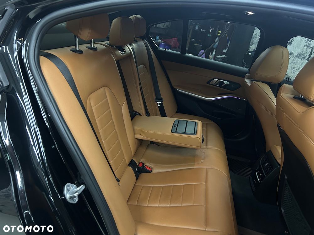 BMW Seria 3 330i M Sport - 24