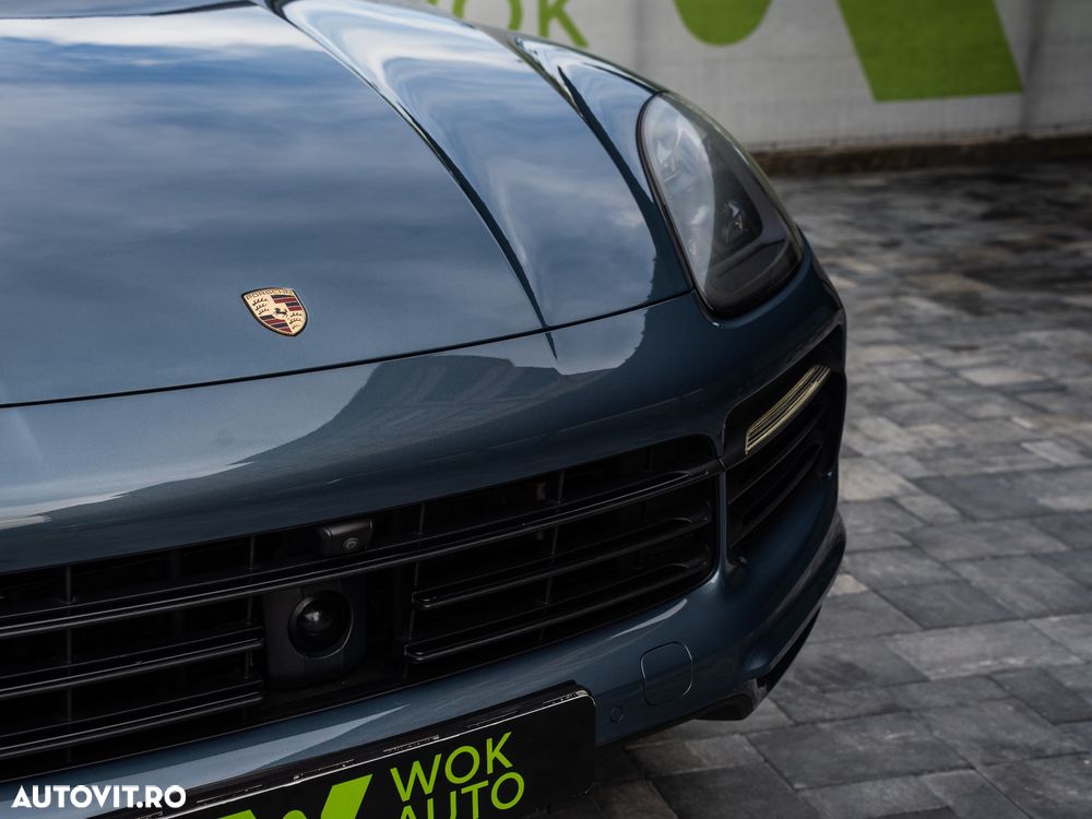 Porsche Cayenne - 4