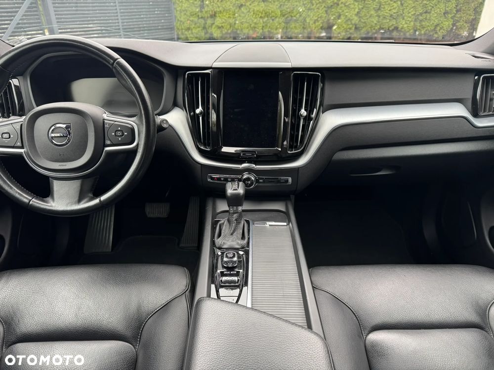 Volvo XC 60 D4 AWD Geartronic RDesign - 25