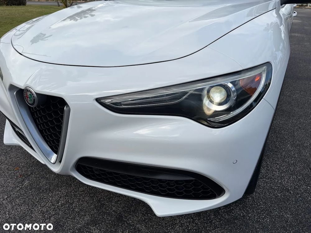 Alfa Romeo Stelvio 2.0 Turbo 16V AT8-Q4 Lusso Ti - 4