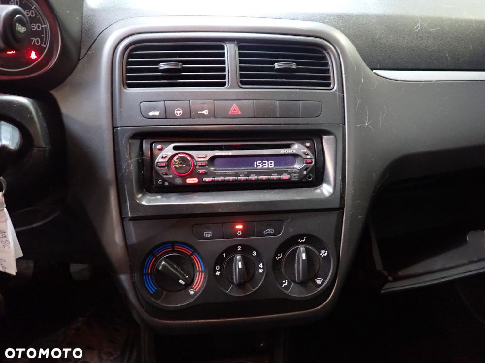 CZĘŚCI - Fiat Grande Punto 1,4 8V 77KM 350A1000 HB 5D lakier 133/B 2007r. INDEX - 9986 - 9