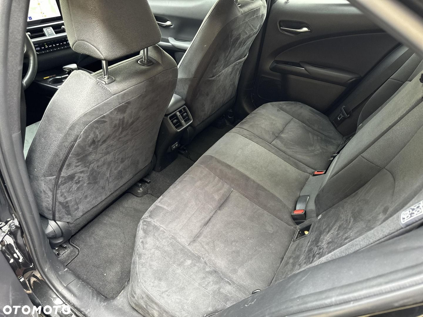Lexus UX - 12