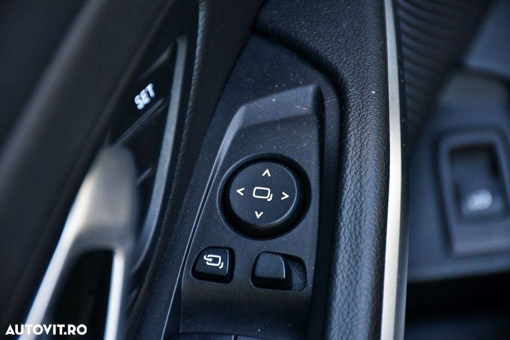 BMW Seria 3 330i xDrive AT - 35