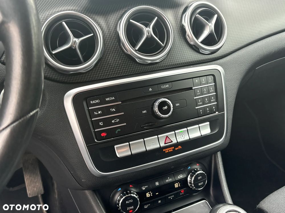 Mercedes-Benz GLA - 27