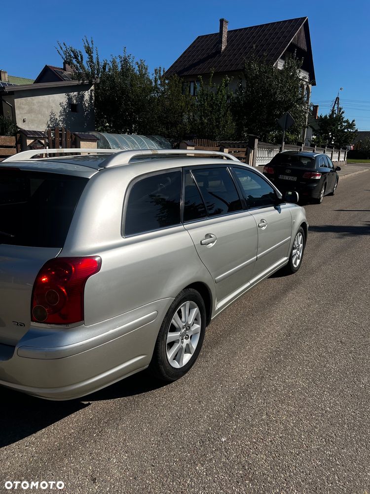 Toyota Avensis - 10
