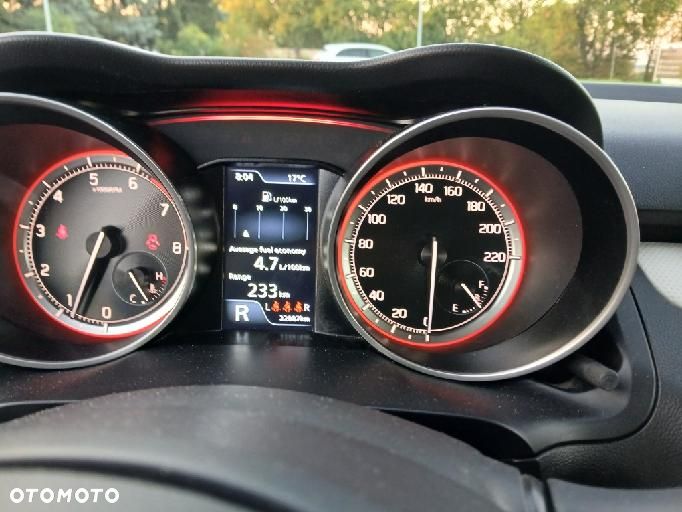 Suzuki Swift 1.2 Dualjet SHVS Premium Plus CVT - 13