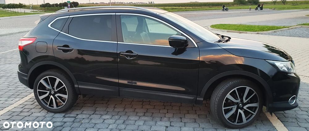 Nissan Qashqai 1.2 DIG-T Xtronic TEKNA+ - 4