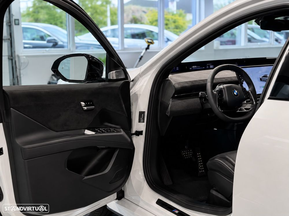 BMW iX3 50 xDrive Pack Desportivo M Pro — fotografia 15