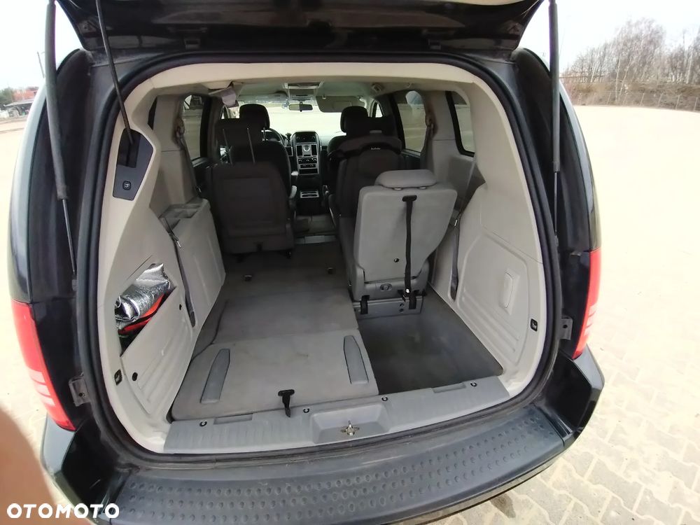 Chrysler Town & Country - 15