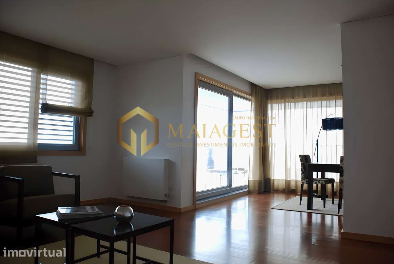 Apartamento T3 no Centro do Porto com 2 Lugares de Garagem - Grande imagem: 2/25