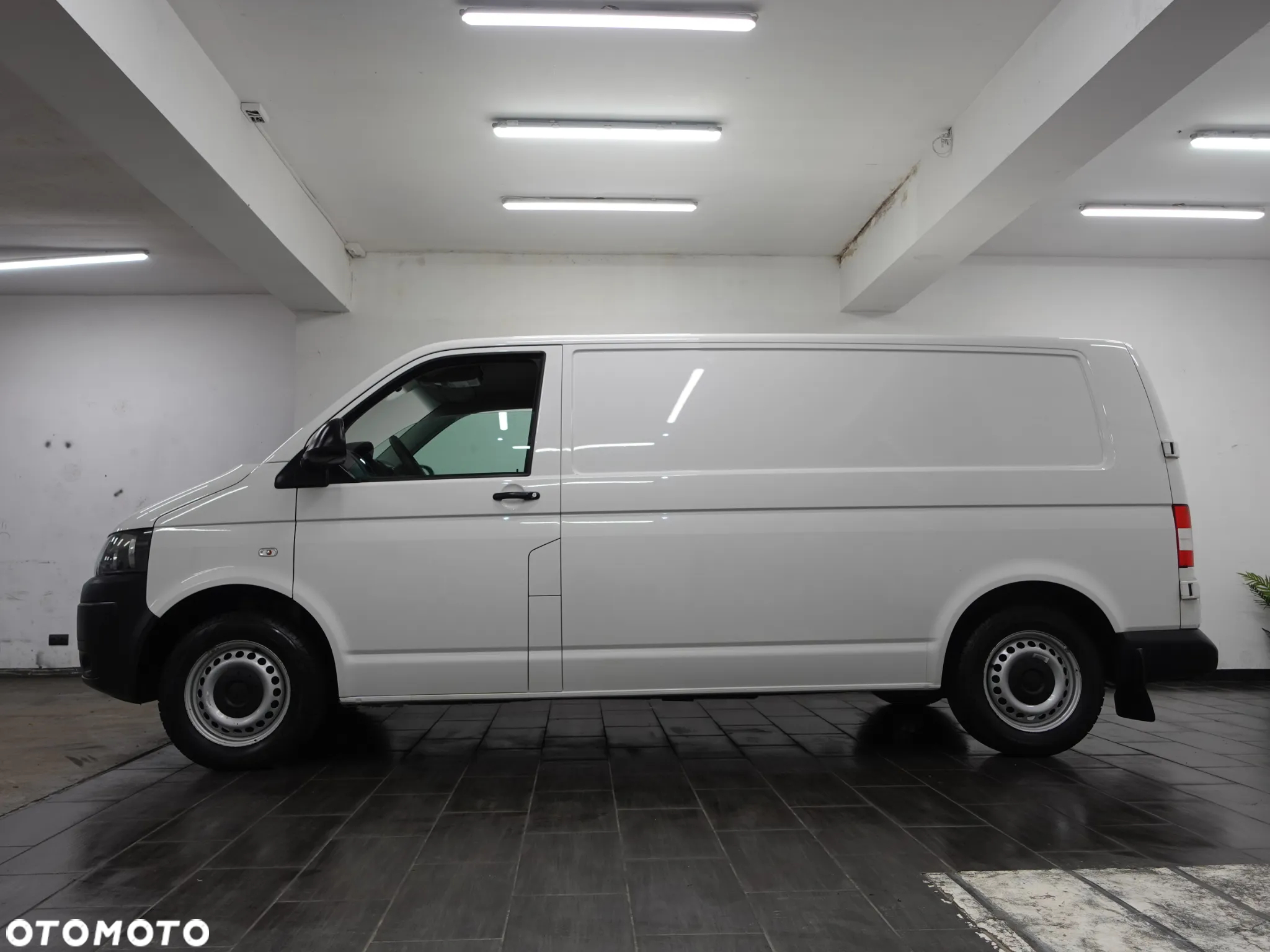 Volkswagen Transporter - Long - 5