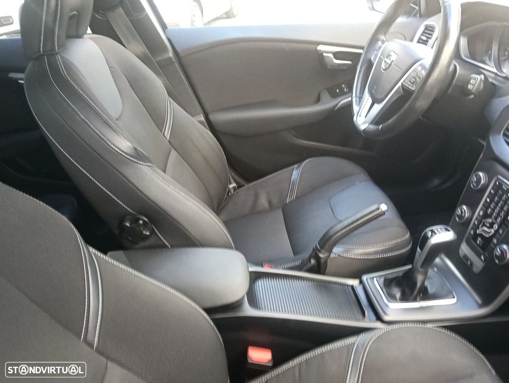 Volvo V40 2.0 D2 Momentum Eco - 13