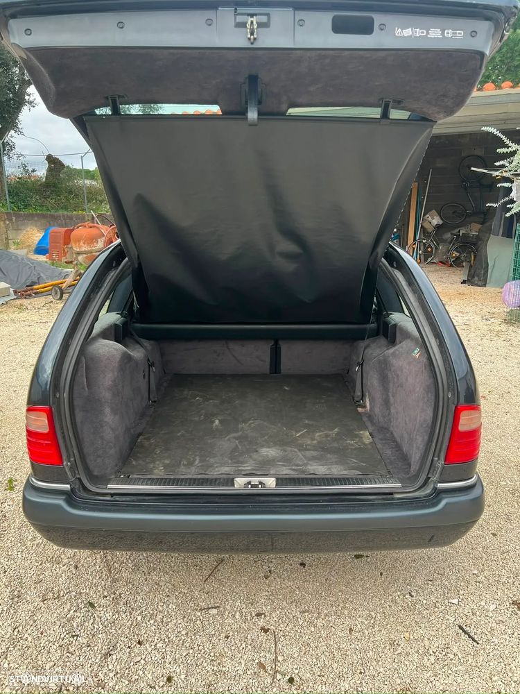 Mercedes-Benz E 300 TD Classic - 12