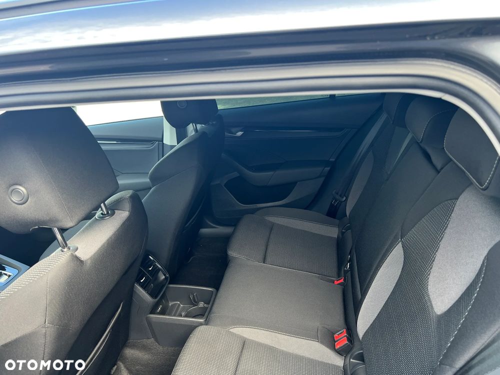 Skoda Octavia 2.0 TDI Selection DSG - 13