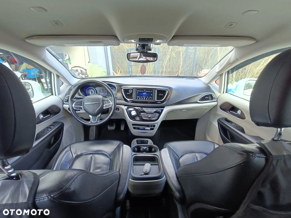 Chrysler Pacifica - 8