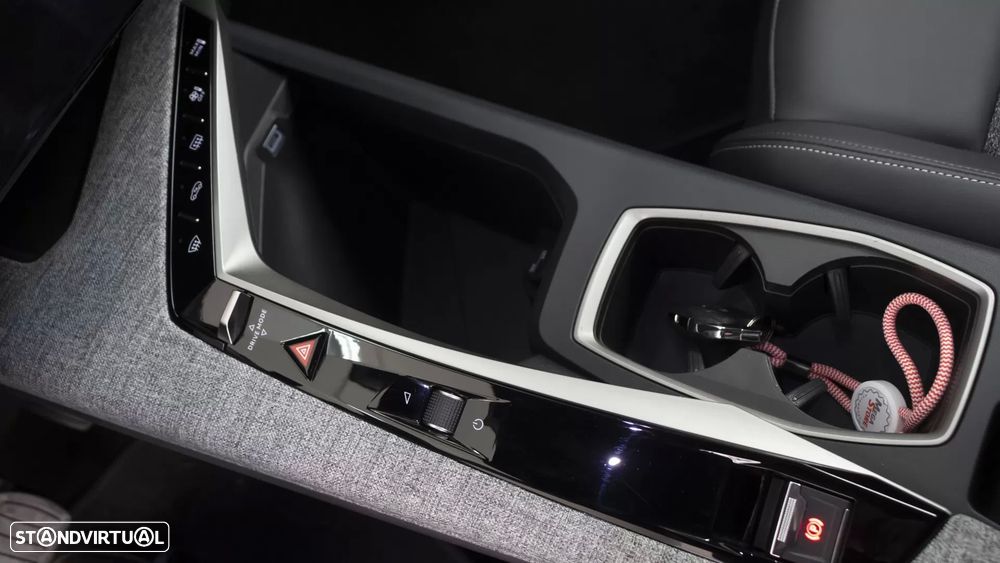 Peugeot 5008 1.2 Hybrid Allure e-DCS6 — fotografia 38