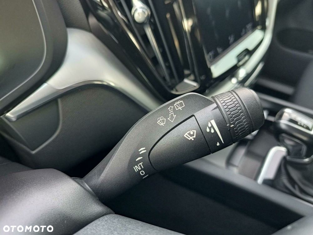 Volvo XC 60 T4 Momentum Pro - 20