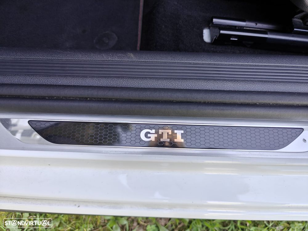 VW Polo 2.0 TSI GTI DSG - 24