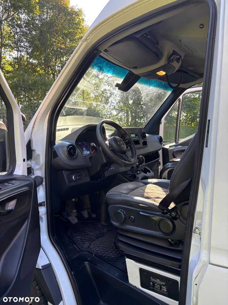 Mercedes-Benz Sprinter - 20