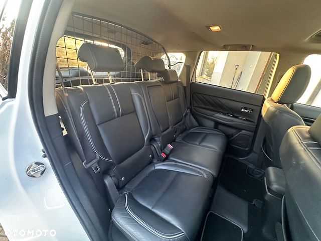 Mitsubishi Outlander 2.0 4WD Top - 23