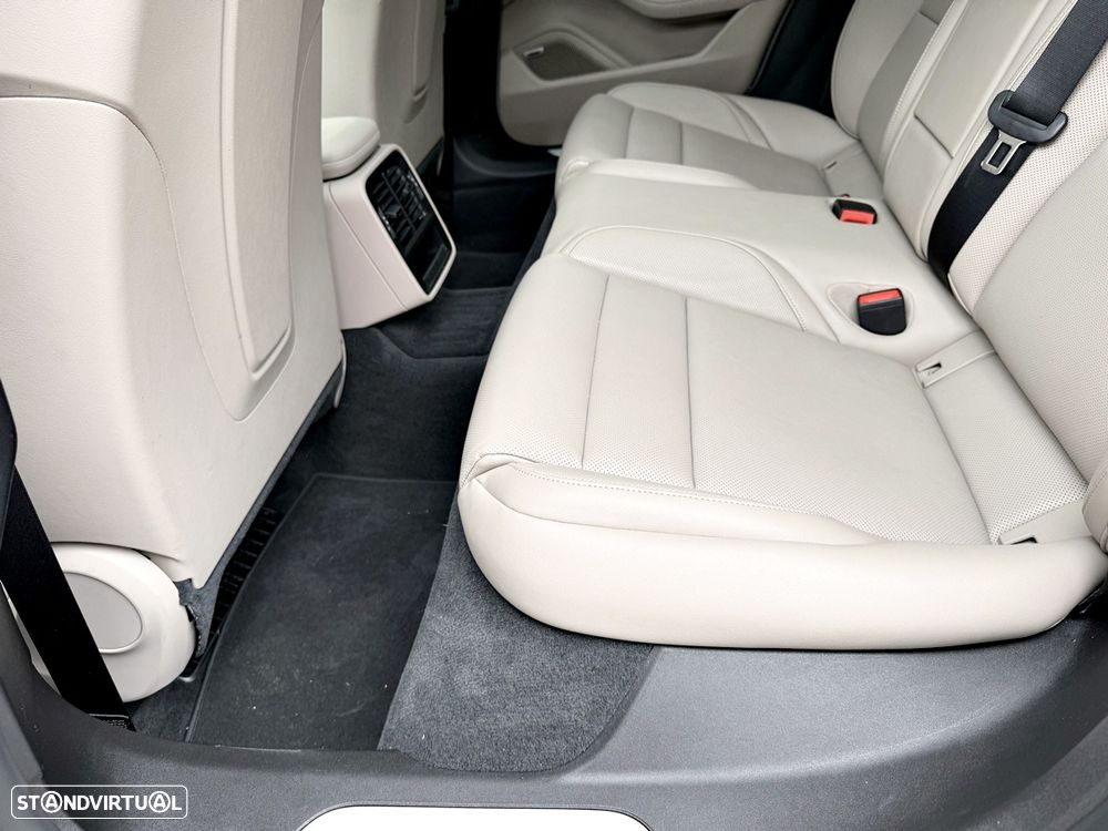 Porsche Taycan 4S - 33