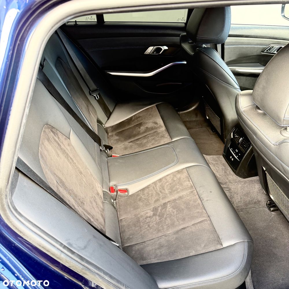 BMW Seria 3 320d xDrive Edition M Sport Shadow - 15