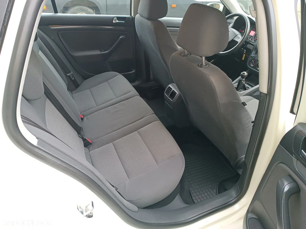 Volkswagen Golf - 6