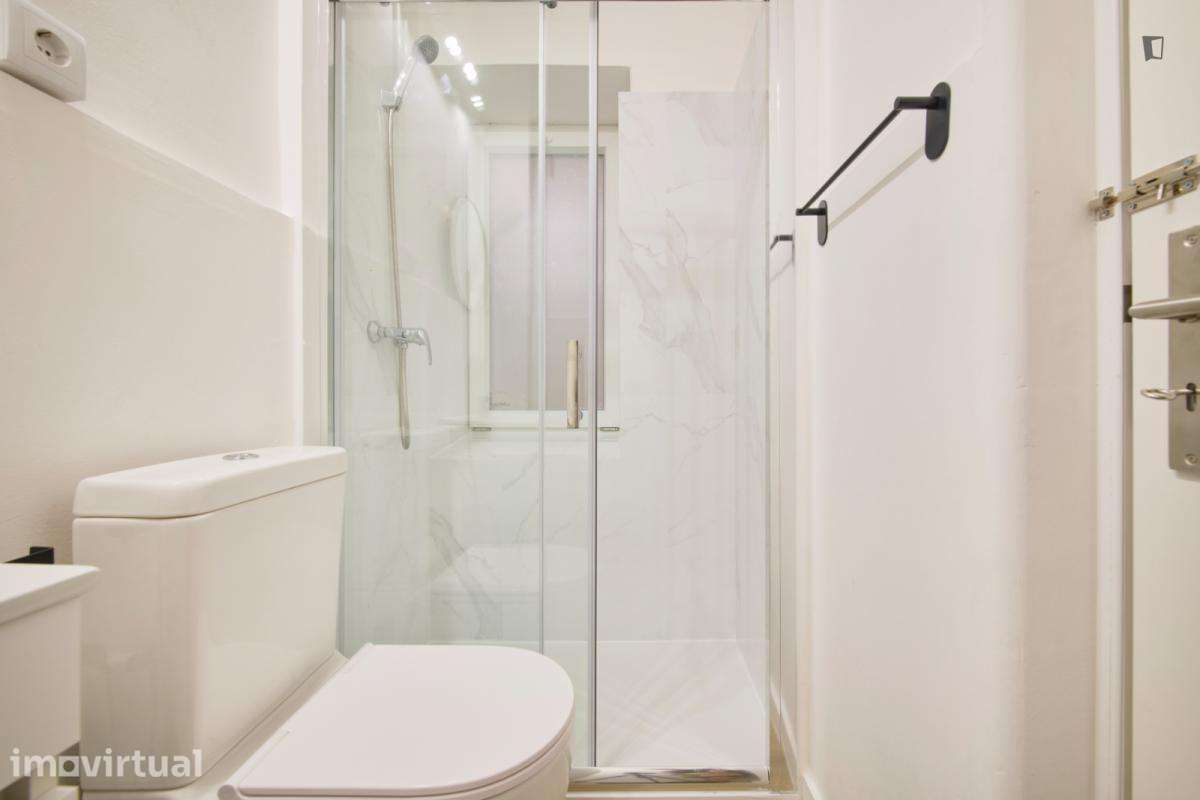 Quarto - localizado em Alameda Lisbon - Grande imagem: 4/49