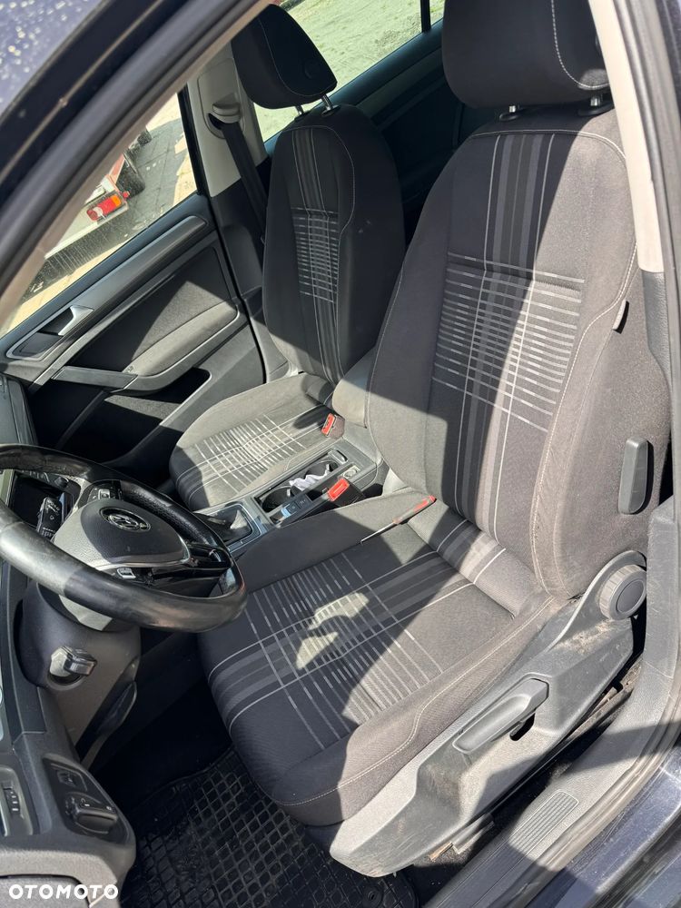 Volkswagen Golf 1.6 TDI DPF BlueMotion - 11
