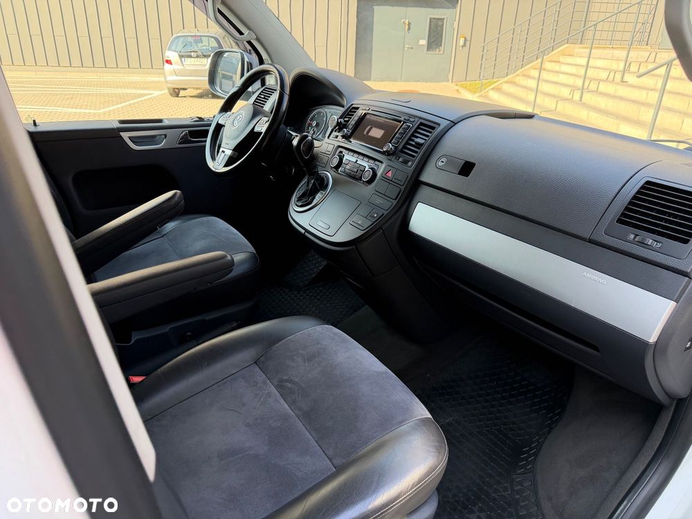 Volkswagen Multivan - 24