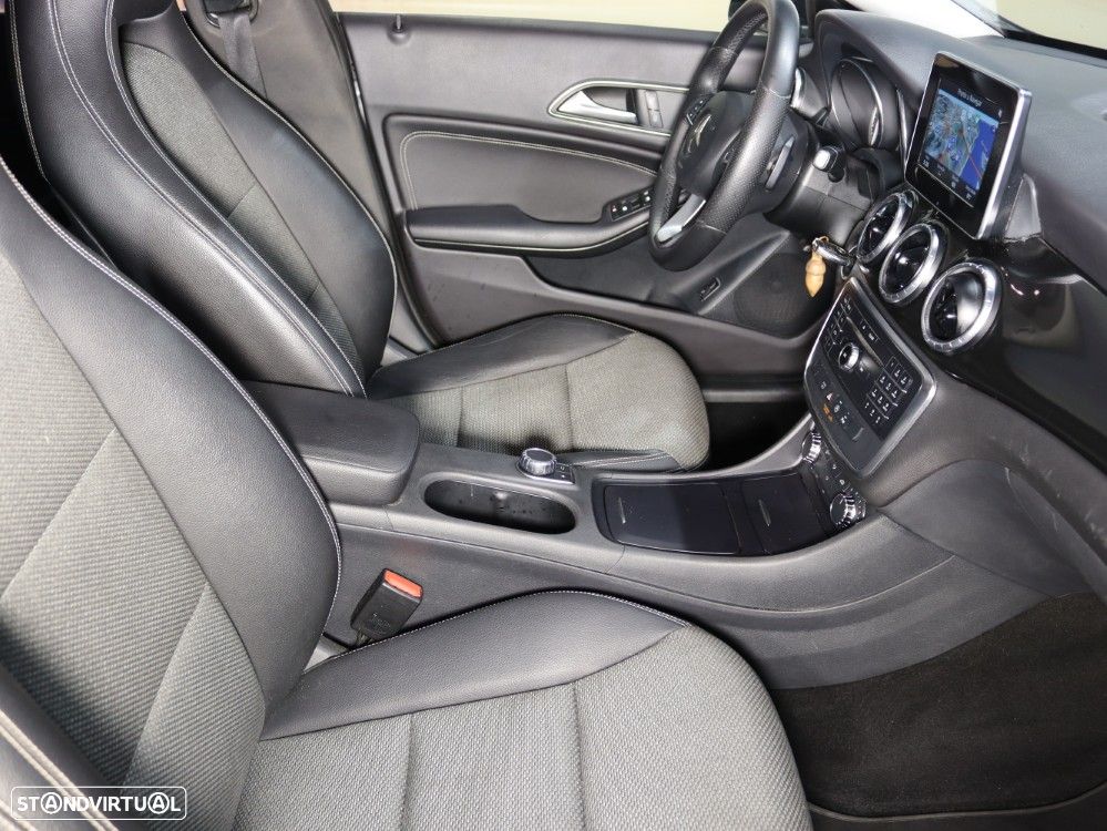 Mercedes-Benz CLA 180 d Shooting Brake Urban Aut. - 16