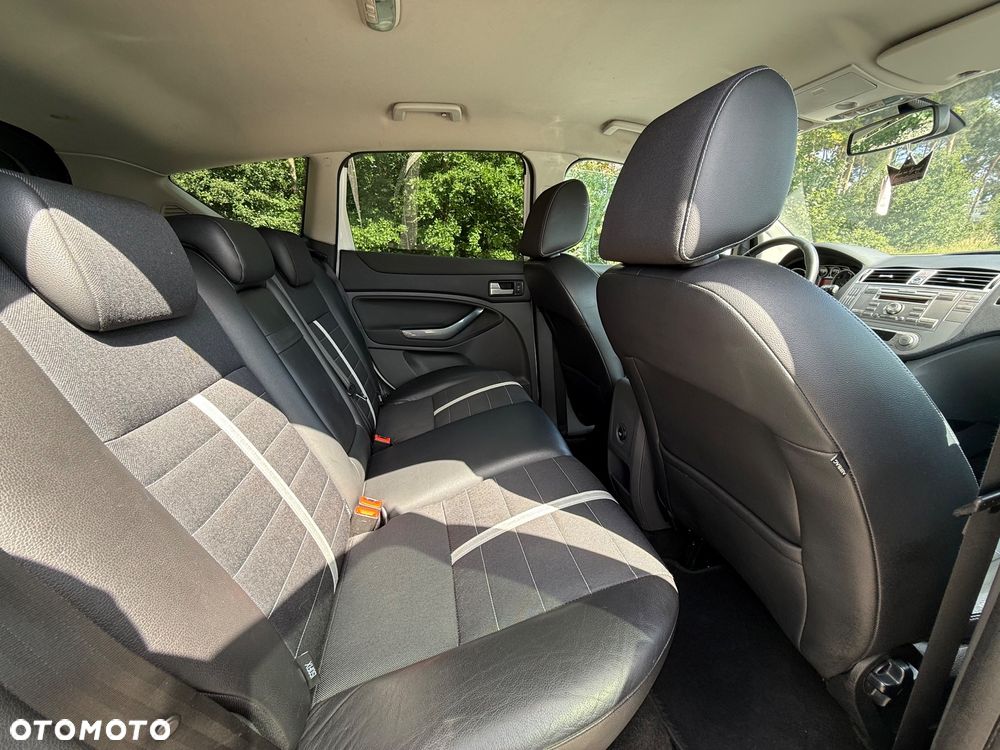 Ford Kuga 2.0 TDCi 2x4 Titanium - 13