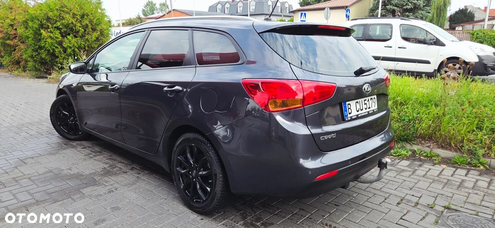 Kia Ceed 1.6 GDI ISG SW Dream Team Edition - 10