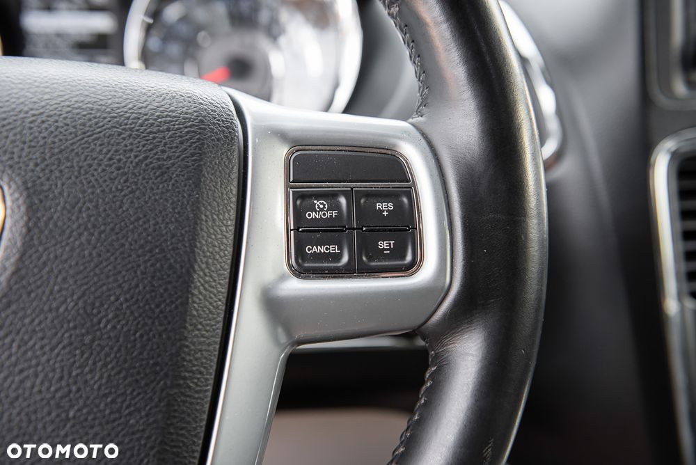 Lancia Voyager 3.6 Platinum - 26